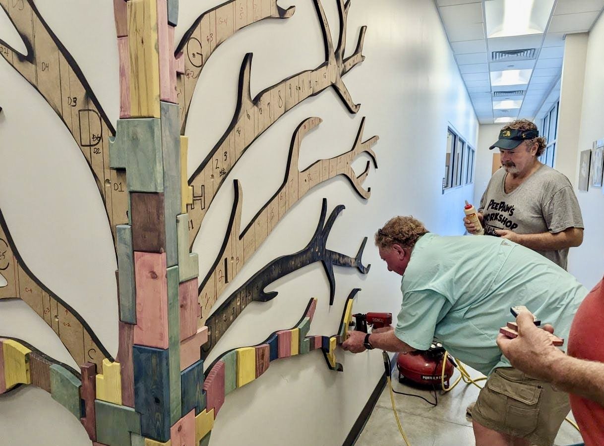 Mounting the sections on the tree base